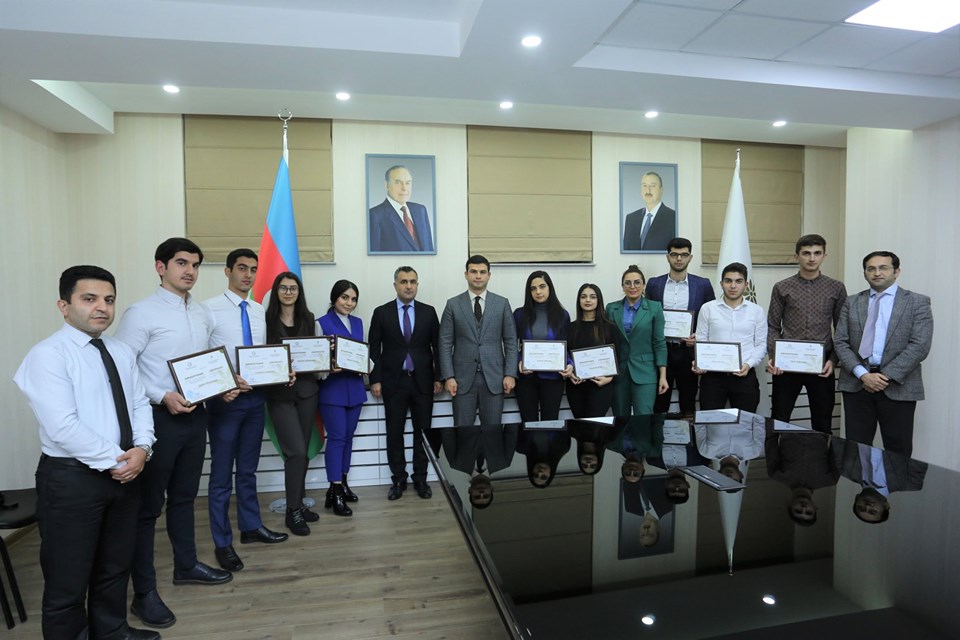 Graduate “SMB volunteers” were awarded certificates 