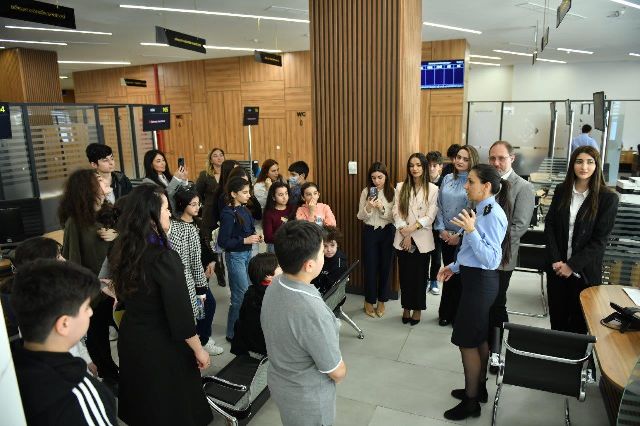 Students of the business school visit "Baku SMB House" 