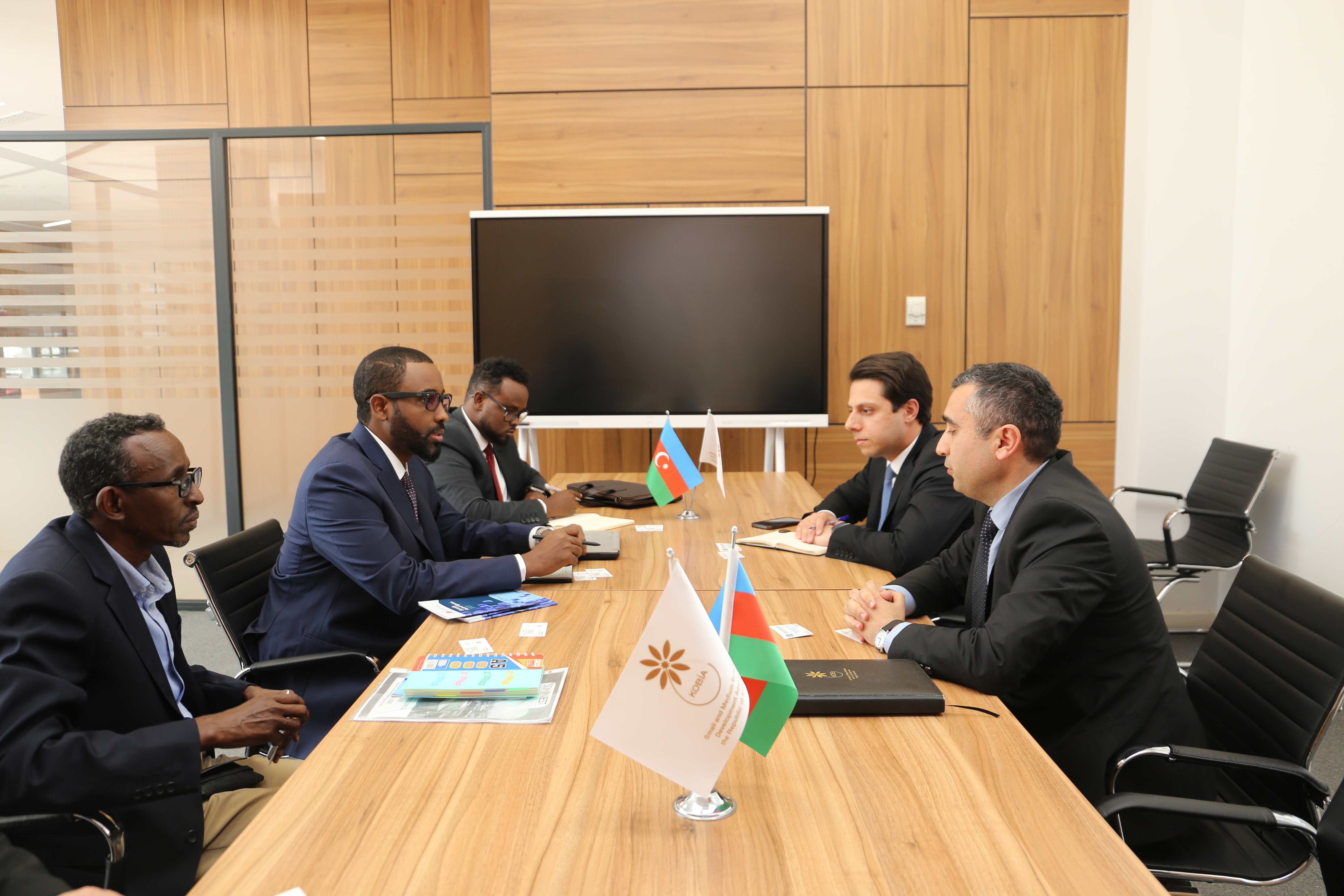 Состоялась встреча между представителями KOBİA и Федеративной Республики Сомали. 