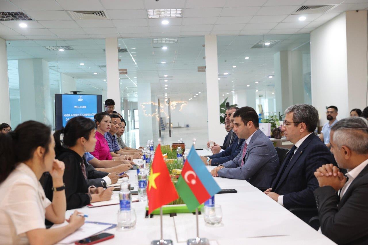 Within the framework of the visit of KOBİA representatives to Vietnam, our businessmen signed a series of documents on cooperation 