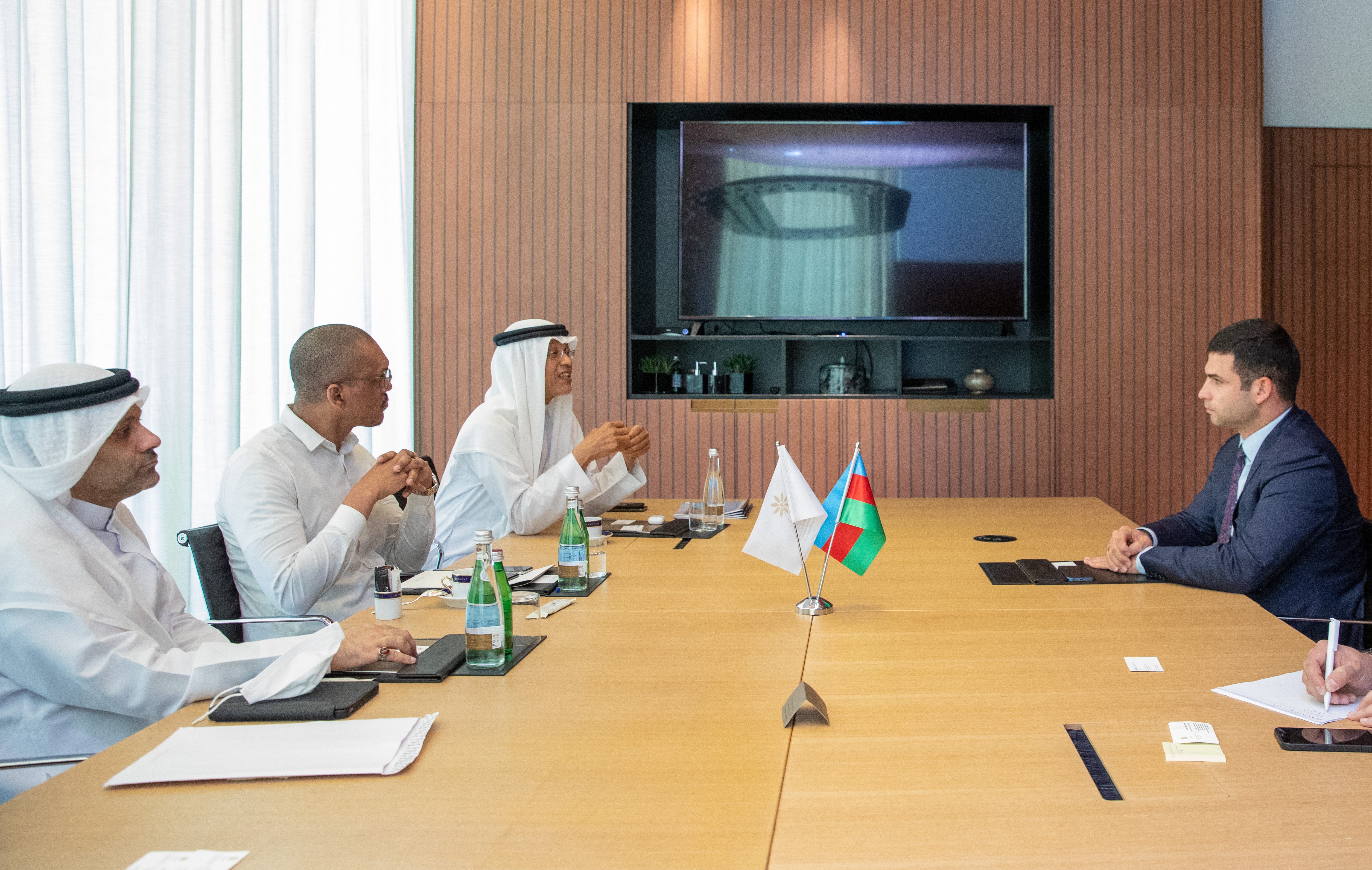 The sides exchanged views on entrepreneurship with the UAE company 