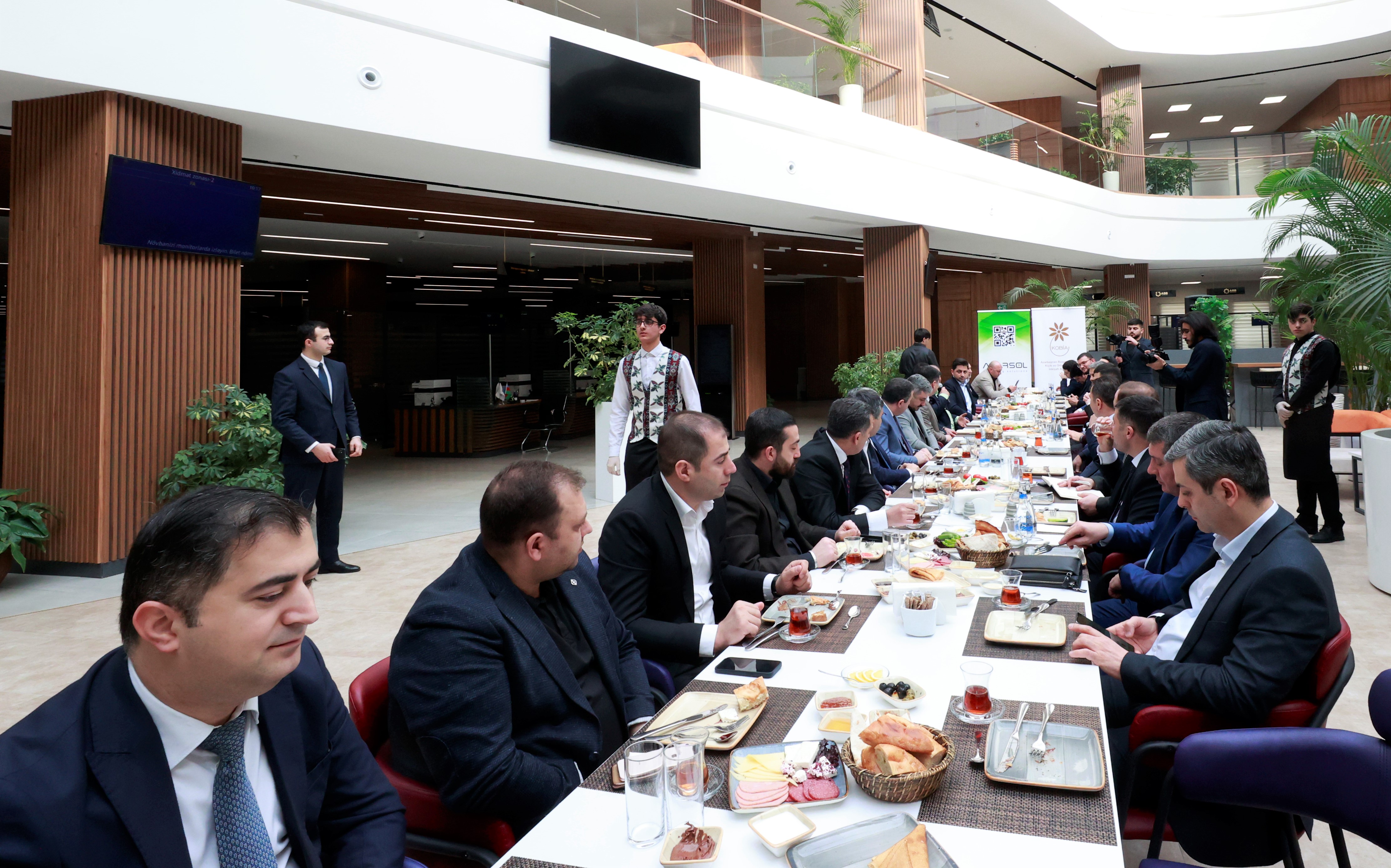 Правление KOBİA и бизнесмены собрались на деловой завтрак