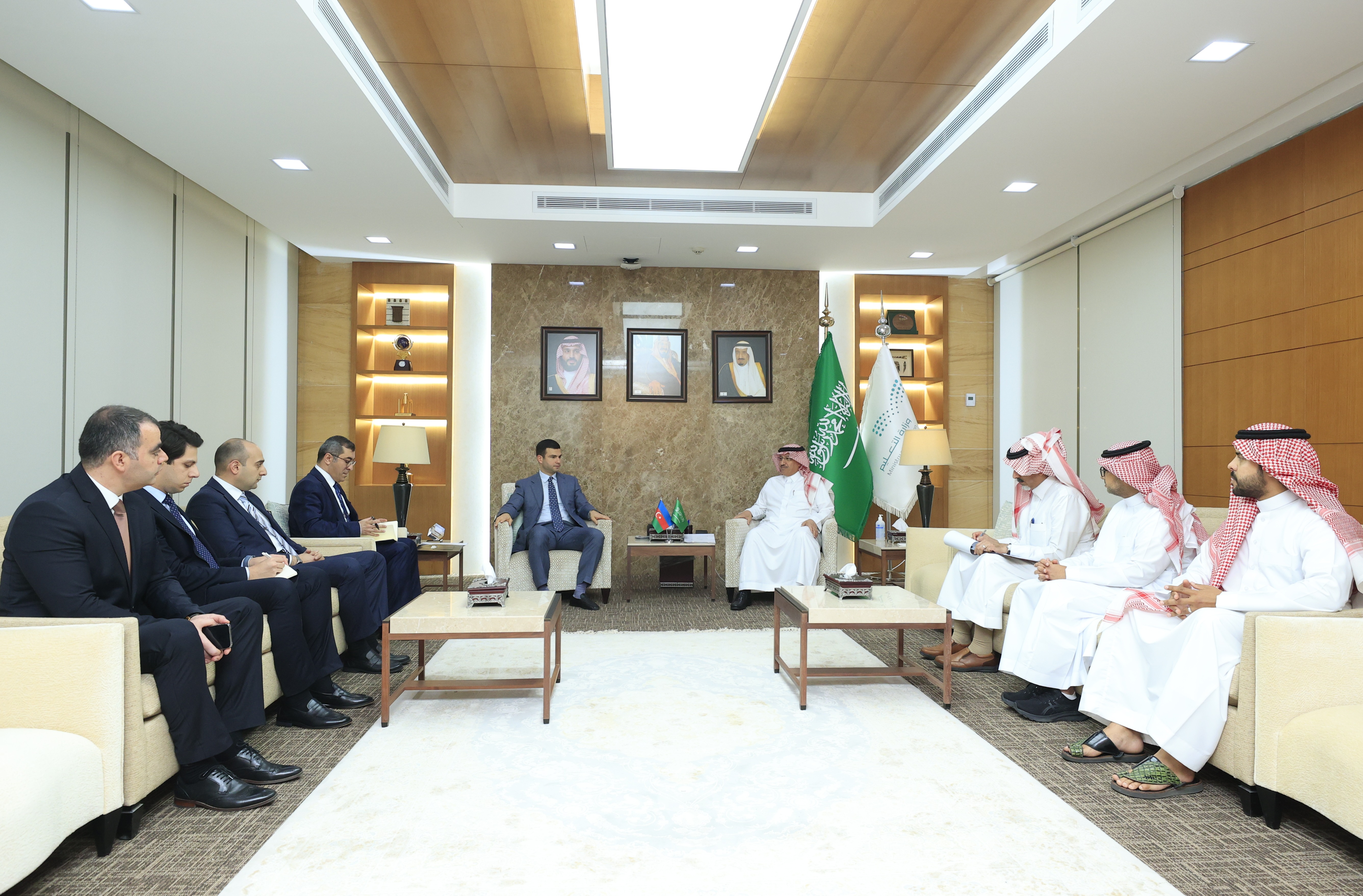 Состоялась встреча между председателем KOBİA и министром образования Саудовской Аравии, председателем Банка МСБ 